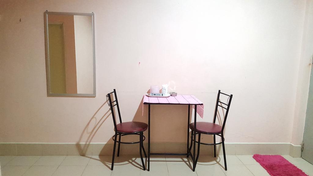 Montra Guesthouse 라농 외부 사진