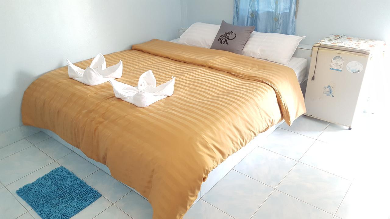 Montra Guesthouse 라농 외부 사진