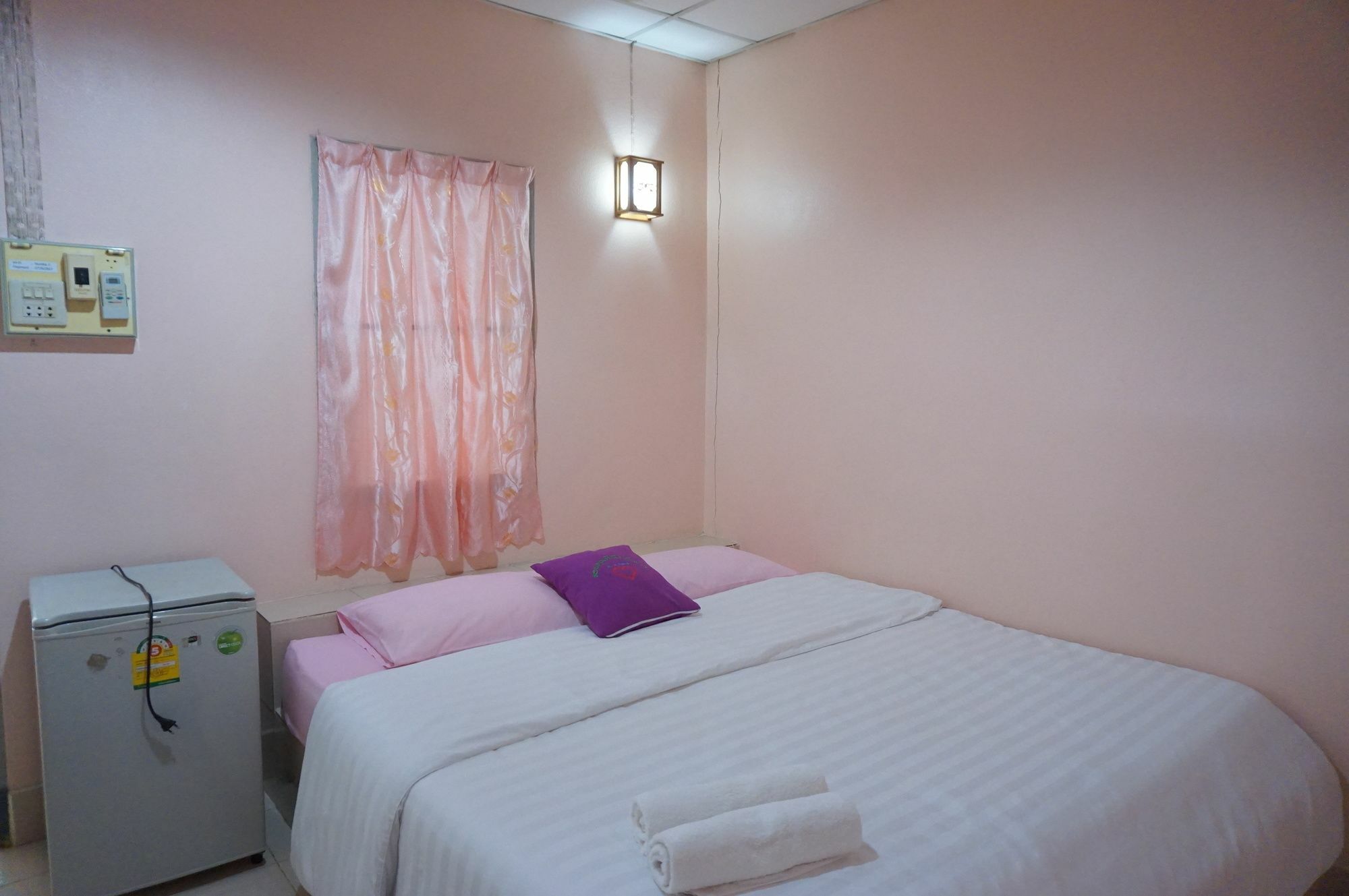 Montra Guesthouse 라농 외부 사진