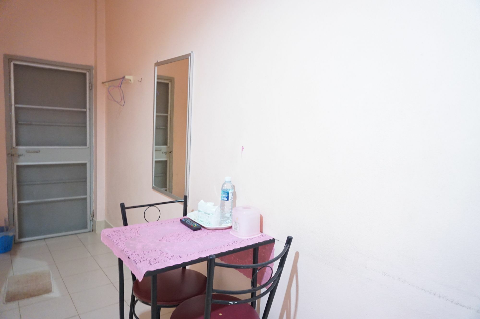 Montra Guesthouse 라농 외부 사진