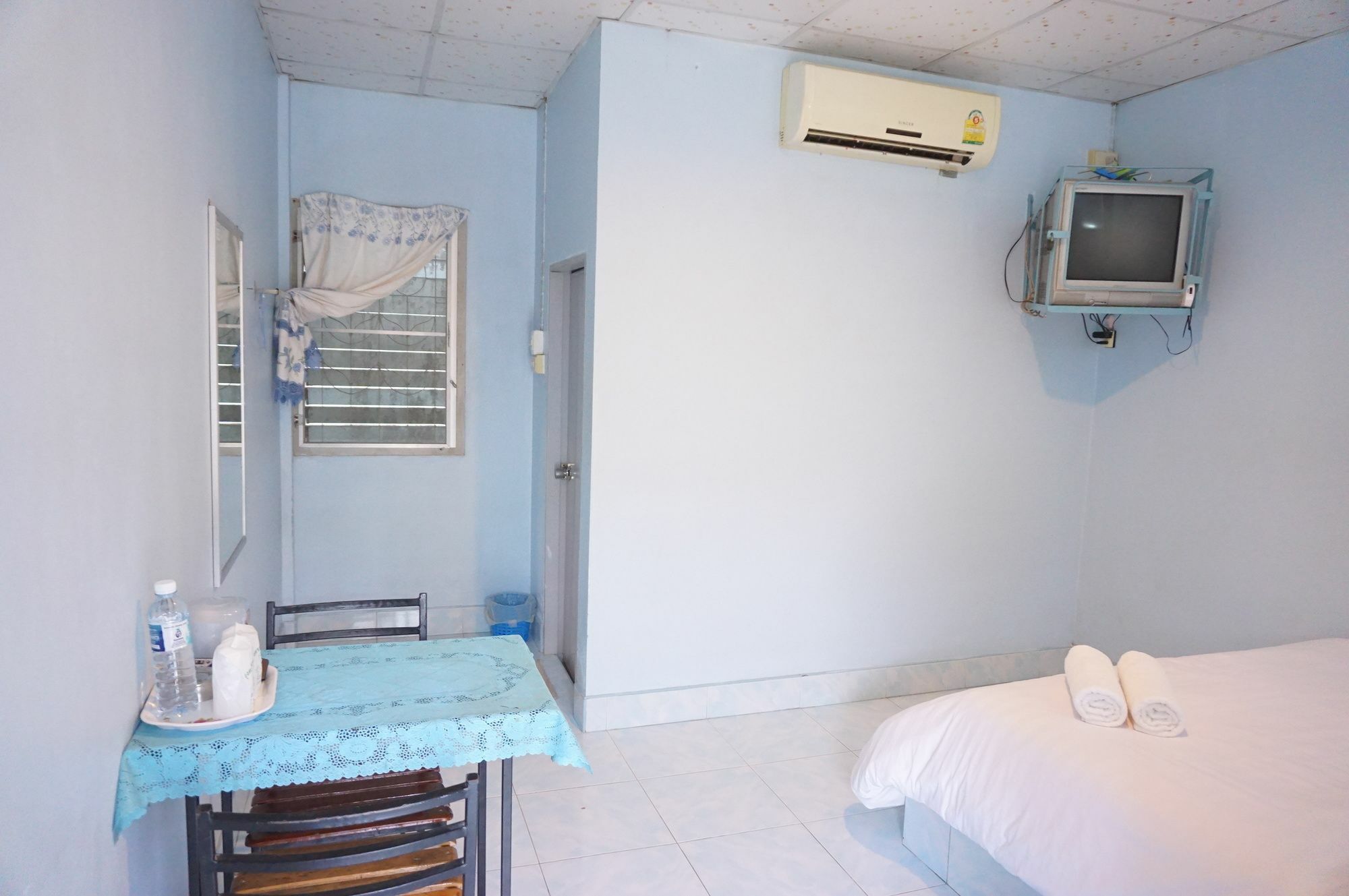 Montra Guesthouse 라농 외부 사진