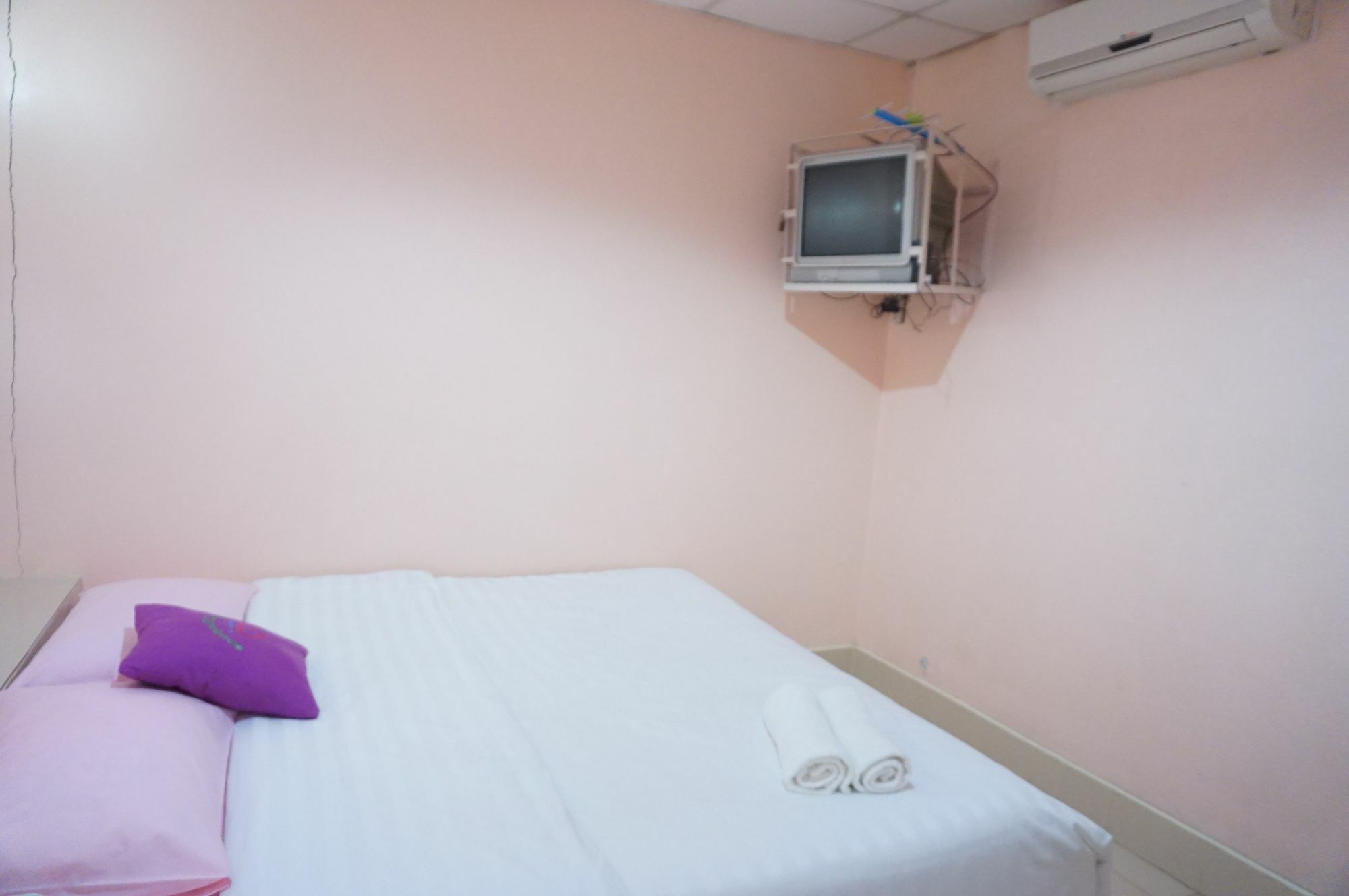 Montra Guesthouse 라농 외부 사진